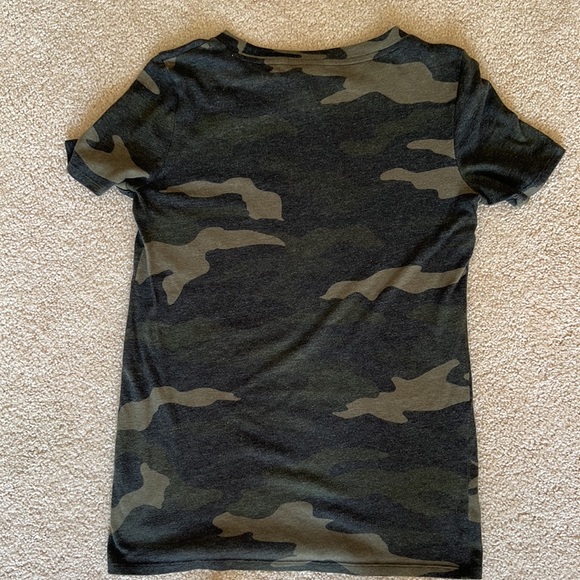 Victoria’s Secret PINK Camouflage T-Shirt - Picture 2 of 4